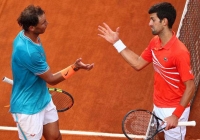Rafael Nadal gặp đối thủ không đội trời chung Novak Djokovic ở tứ kết Roland Garros