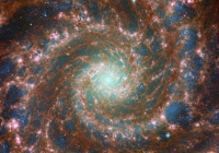 NASA công bố hình ảnh tuyệt đẹp về Thiên hà Bóng ma