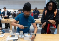 Apple lập kỷ lục doanh thu trong quý III