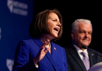 Đảng Dân chủ tiến gần hơn tới việc kiểm soát Thượng viện