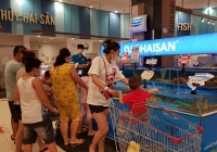 Giá hải sản cuối năm giảm mạnh, sức tiêu thụ yếu