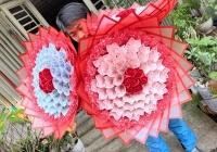 Nhộn nhịp thị trường quà tặng Valentine, quà tặng thiết thực 'lên ngôi'