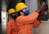 Chuyên gia đề xuất lộ trình tăng giá điện để giảm 'sốc' cho người tiêu dùng