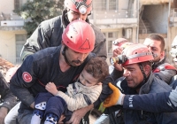 Người mẹ và 2 con được giải cứu sau 9 ngày bị chôn vùi do động đất ở Thổ Nhĩ Kỳ