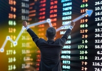 Dòng tiền sôi động về cuối phiên, VN-Index tăng phiên thứ 10 liên tiếp