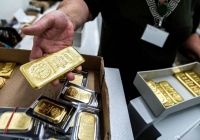 Giá vàng thế giới có xu hướng giảm trong phiên đầu tuần