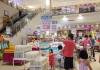 Siêu thị và TTTM đua giảm giá, kích cầu mua sắm trong dịp lễ 30/4-1/5