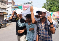 Ấn Độ nắng nóng như thiêu đốt