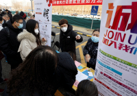 Thanh niên Trung Quốc lo lắng tìm việc đến mất ngủ