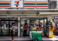 Các tỷ phú Thái Lan đổ xô vào cửa hàng tiện lợi