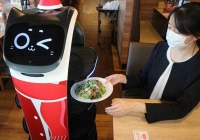 Robot bồi bàn của Trung Quốc sẵn sàng nhận đơn đặt hàng trên khắp thế giới
