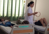 30 học sinh tại quận 4 nghi bị ngộ độc sau bữa trưa tại trường