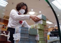 Tín dụng có dấu hiệu khởi sắc dù lãi suất cho vay giảm chậm