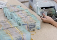 Tiền gửi tiết kiệm đổ vào ngân hàng lập kỷ lục mới