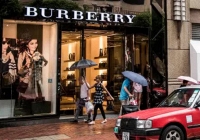 Cổ phiếu Burberry giảm 9% khi chi tiêu xa xỉ giảm sút