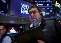 S&P 500 và Nasdaq đứt chuỗi 5 phiên leo dốc, cổ phiếu bán lẻ, công nghệ suy yếu
