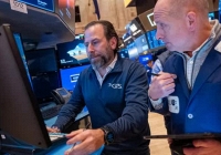 Dow Jones tăng vọt gần 200 điểm trước Lễ Tạ Ơn