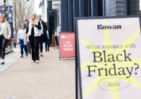 Nỗi lo lạm phát 'phủ bóng' triển vọng lễ mua sắm Black Friday ở Mỹ