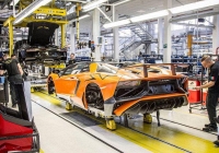 Công nhân của Lamborghini chỉ làm việc 4 ngày trong tuần