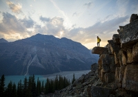 Hai cuộc chiến, 50 cuộc bầu cử: Nền kinh tế toàn cầu đối mặt với rủi ro địa chính trị gia tăng trong năm 2024