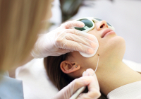 Tẩy nốt ruồi có ăn cá được không?