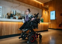 Starbucks mở quán cà phê đầu tiên cho người khuyết tật