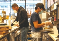 Gần một nửa số sinh viên Mỹ tốt nghiệp đại học đang làm các công việc trình độ trung học