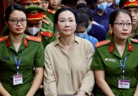 Bị cáo Trương Mỹ Lan nói lời sau cùng, xin giảm nhẹ cho chồng, cháu gái và tất cả bị cáo khác