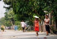 Bangladesh lại đóng cửa trường học do nắng nóng