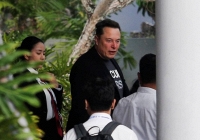 Tỷ phú Elon Musk đến Indonesia khai trương dịch vụ Internet vệ tinh Starlink