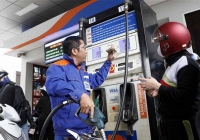 Giá xăng trong nước giảm nhẹ