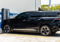 VinFast chuẩn bị lắp trạm sạc xe điện tại hệ thống siêu thị Saigon Co.op