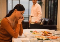 Vợ bỏ đi giữa đêm và tin nhắn của cậu hàng xóm khiến chồng vô tâm tỉnh ngộ