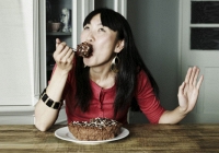 Ăn quá nhiều đường có thể gây hại cho làn da thế nào?