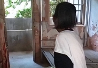 Đưa con trai đi nhập học, mẹ điếng người khi thấy căn phòng ký túc xá: Chưa thấy nơi nào tồi tệ đến vậy!