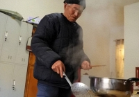 Khi chồng mất bị bố chồng đuổi khỏi nhà, 5 năm sau cô gái tái hôn nhận được lá thư bất ngờ