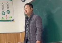 Bố của học sinh dốt nhất lớp đứng lên phát biểu, chỉ nói vài câu mà được khen nức nở: 'Anh này đúng là người có trí tuệ cao!'