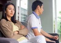 Phụ nữ sau khi ngoại tình thường có 4 dấu hiệu này, không 'lệch' đi đâu được