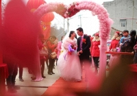 Đột nhiên thấy chồng làm chú rể ở 1 đám cưới và sự thật choáng váng do chính 'tiểu tam' tiết lộ