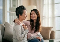 Sáng mùng 1 đi chúc Tết họ hàng thì bị mỉa mai 'tịt đẻ', lời mẹ chồng sau đó khiến con dâu sướng rơn