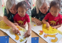 Lisa đọc sách cùng bà nội, nhiều người chỉ ra một hành động rất nhỏ của bà nhưng giúp cháu thông minh hơn, rèn luyện được tư duy