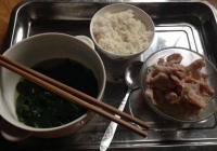 Vợ đòi ly hôn khi nhìn đến mâm cơm cữ, bức xúc nhất là câu nói từ chồng