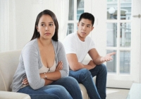 Nghe tin mẹ bán đất rồi cho tôi hết tiền, anh trai tìm đến quỳ xuống cầu xin nhưng mẹ vẫn lạnh nhạt lắc đầu