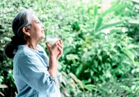 Tiết kiệm được hơn 1 tỷ, mẹ chồng quyết định về ở với đứa con dâu không ưa nhất: 'Mới ngày thứ 2 nó đã cho tôi bao bất ngờ'