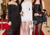 Lọ Lem nhà Quyền Linh xách món đồ khiến ai nấy tròn xoe mắt: Xem lại cách cô bé được dạy dỗ thì đúng là đáng ngạc nhiên thật