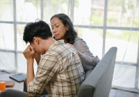 Chỉ khi chứng kiến con trai ngày càng trượt dốc, tôi mới nhận ra: Có một kiểu hiểu lầm khiến nhiều cha mẹ đánh mất con mình