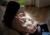 Sau sinh, tôi đưa con về nhà mẹ đẻ, ở chưa đầy tháng chị dâu đã vùng vằng bỏ đi, anh trai liền quát một câu khiến tôi rùng mình