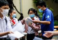 Trong khi nhiều học sinh lo sốt vó vì sợ trượt lớp 10 công lập, vẫn có loạt trường chỉ 'tàng tàng' 3,5 điểm/môn cũng trúng tuyển