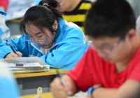 Bà mẹ than thở 'thu nhập 20 triệu/tháng, chỉ đủ tiền ăn học cho con': Phụ huynh nhìn vào 1 khoản chi phí mà 'rén ngang'