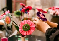 Hoa vải tái chế - Dự án ý nghĩa tạo sinh kế cho phụ nữ khuyết tật